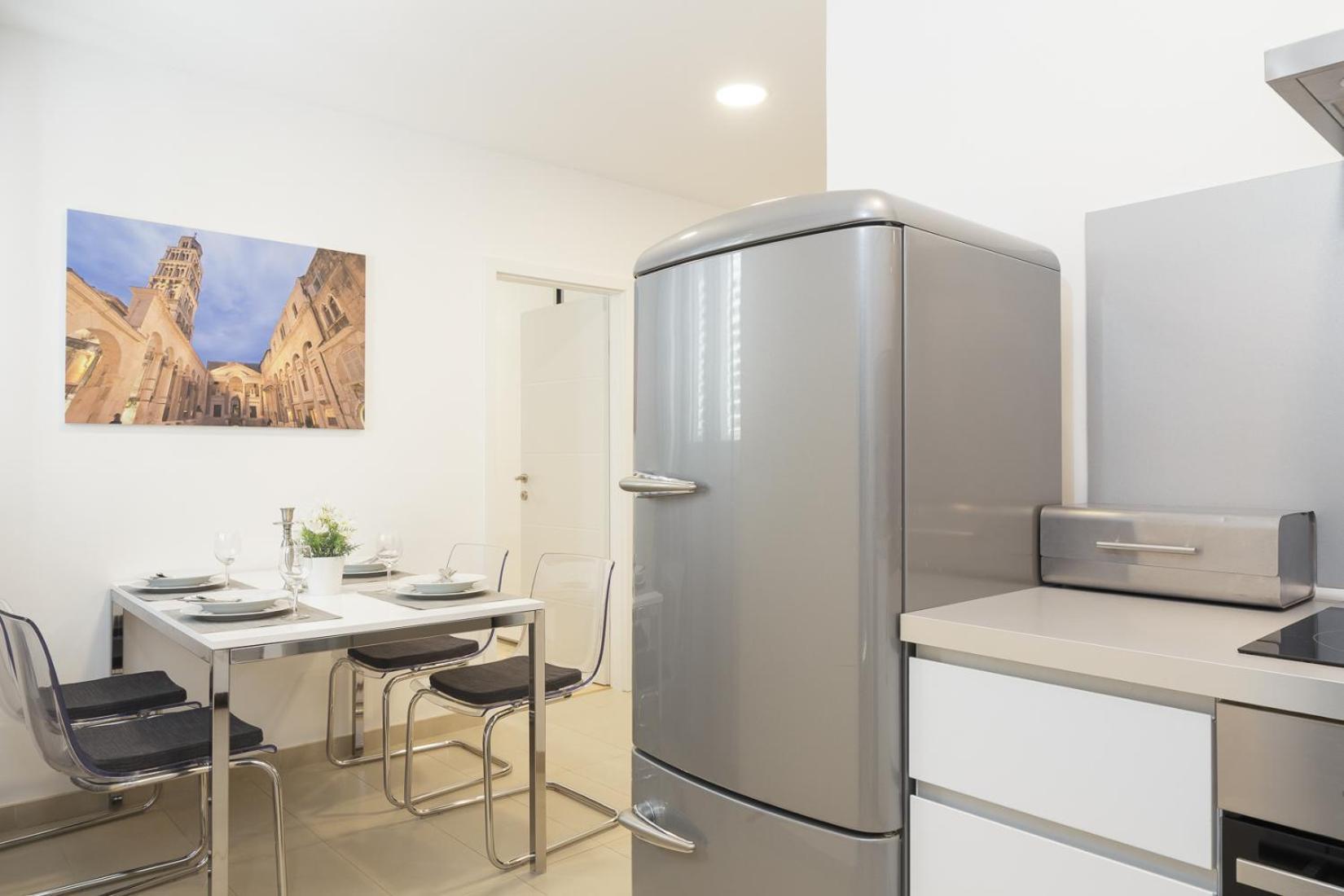 Holiday Home Aspalathos - With Free Parking, Near The Beach, A Few Minutes' Walking Distance To The Unesco Palace Split Exterior foto